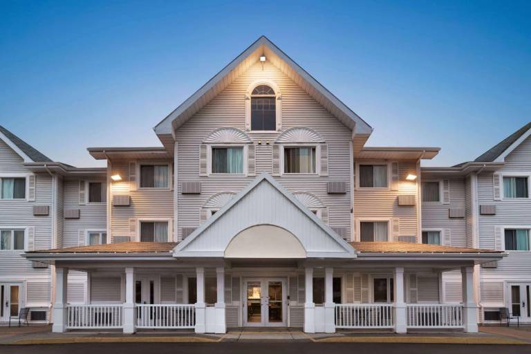 Travelodge Suites by Wyndham Moncton — photo 3