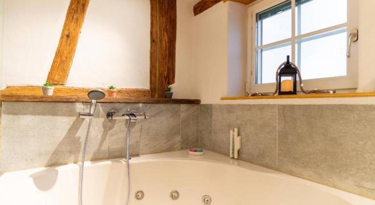 Vacation home with hot tub — photo 4