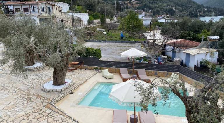 Villa with patio, barbecue & private pool — photo 4