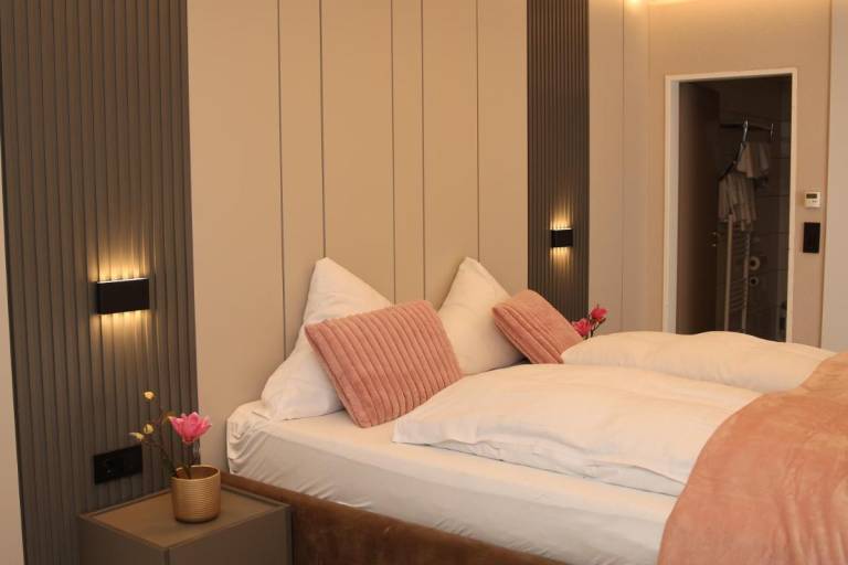 Charming 1-Bedroom Retreat in Bad Salzuflen with Balcony & Wheelchair Access — photo 4