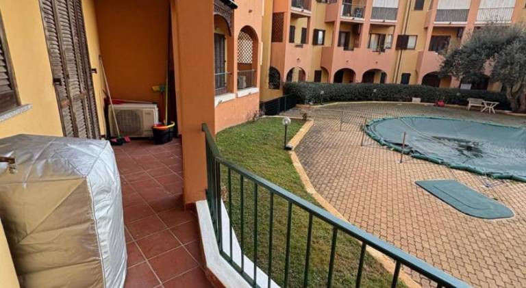 House with pool — photo 5