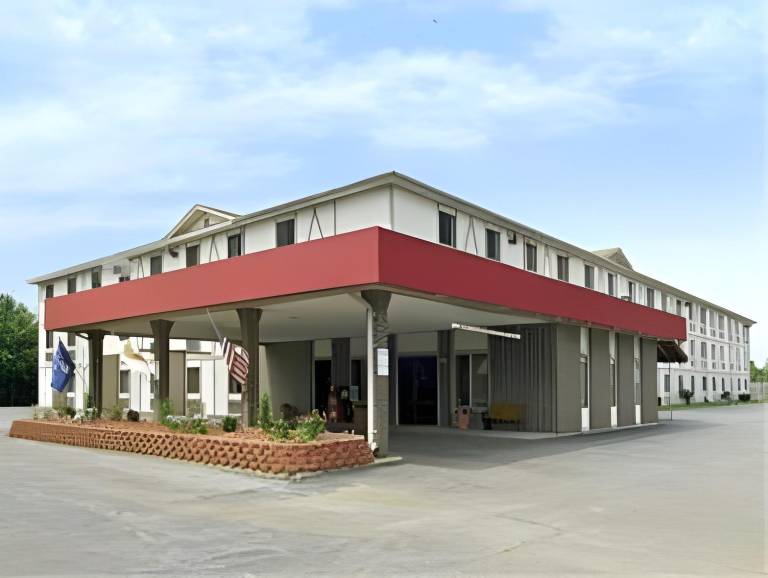 Super 8 By Wyndham Terre Haute in Terre Haute, IN