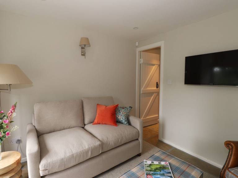 Cottage with garden & patio — photo 3