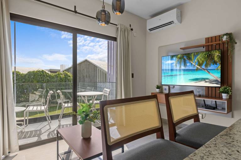 Child-friendly pleasant rental apartment with pool, fast internet & terrace | Lake view | Pet-friendly — photo 2