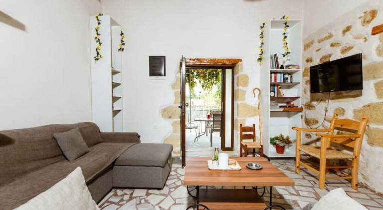 Vacation home with yard, barbeque & terrace in Apokoronas