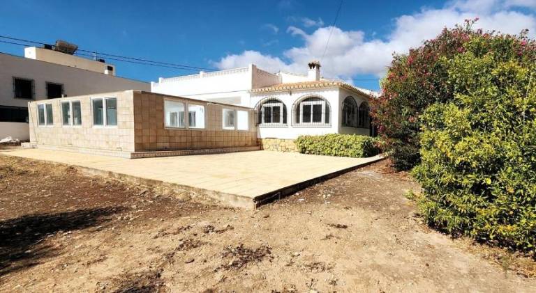 House with barbecue, private pool & terrace in L'Alfas del Pi
