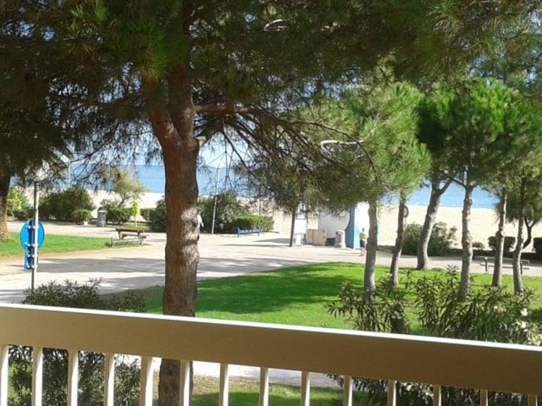 Family-friendly studio | Sea view | Beach nearby | Pets are welcome — photo 2
