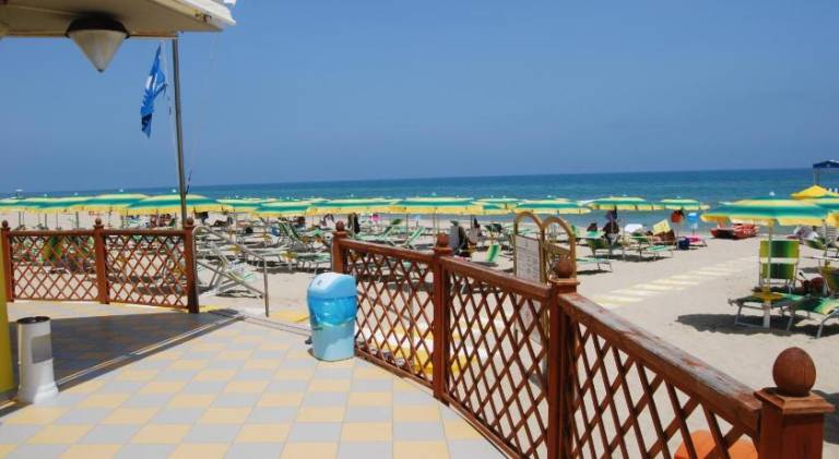 Beautiful serviced apartment with pool | Next to the beach | Pets allowed — photo 5