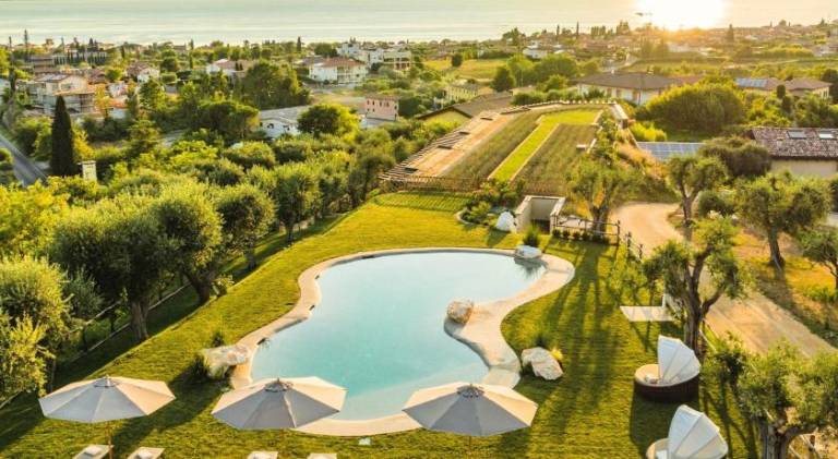 Serviced apartment with garden, pool & patio | Pets are welcome in Lazise