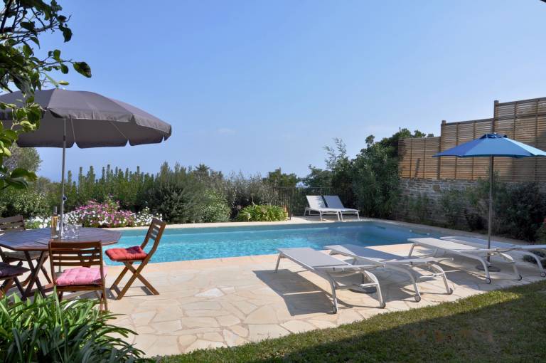 Villa with barbecue, terrace & yard — photo 5