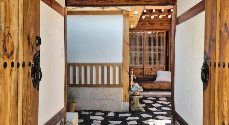 Unwadang Private Luxury Hanok House in Bukchon — photo 4