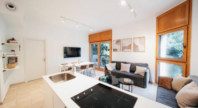 Meir Dizengoff Residence with Shelter in Tel Aviv
