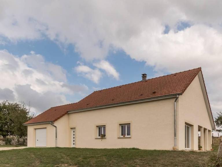 Cottage with BBQ & garden in Vesoul