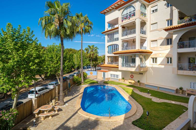 Fully equipped beautiful holiday apartment with patio, yard & pool | Mountain view | Dogs allowed in L'Alfas del Pi
