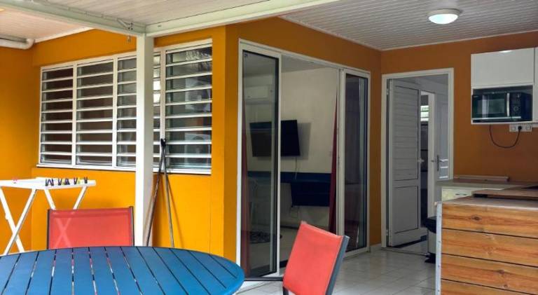 House with 1 room for 4 persons in Grand-Bourg