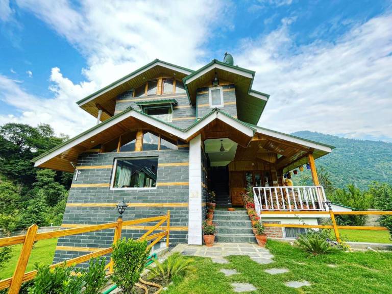 Shree Ganga Cottages Restaurant And Bar