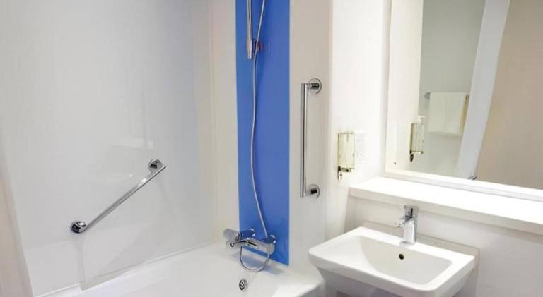 Travelodge Milton Keynes Central — photo 3