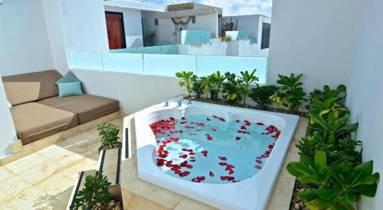 Pleasant holiday apartment with pool, jacuzzi & patio | Next to the beach | Pets are welcome — photo 4