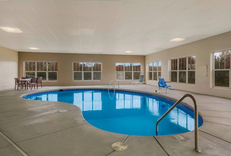 Red Roof Inn & Suites Knoxville East — photo 5