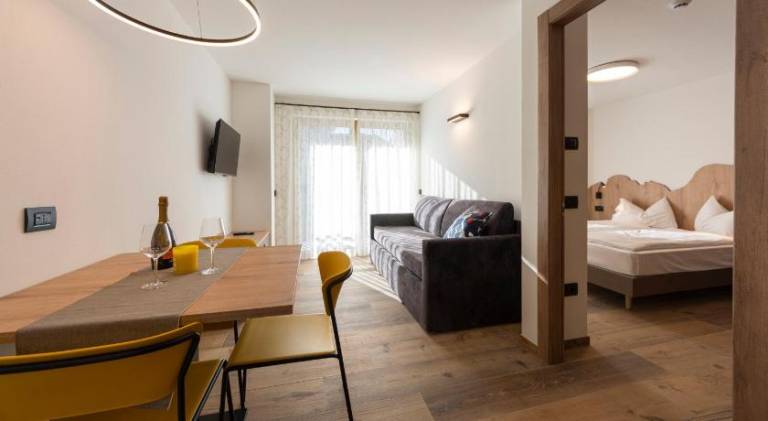 Holiday apartment with jacuzzi, patio & sauna — photo 2