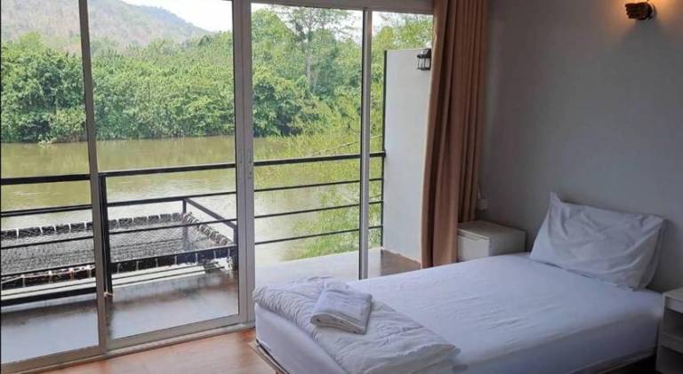 Bansuanmaenam (บ้านสวนแม่น้ำ): Sunset view room — photo 2