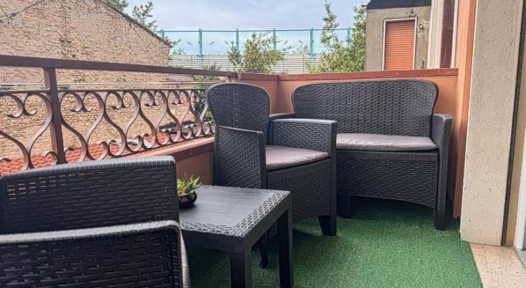 Rental apartment with patio — photo 3