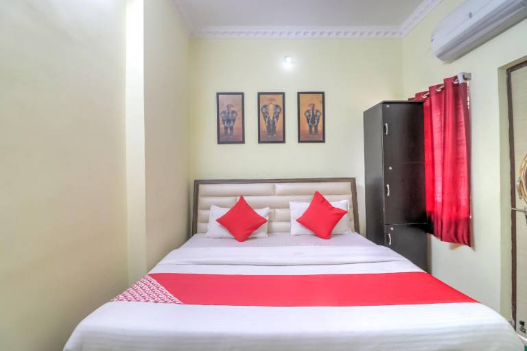 Hotel O The Royal King