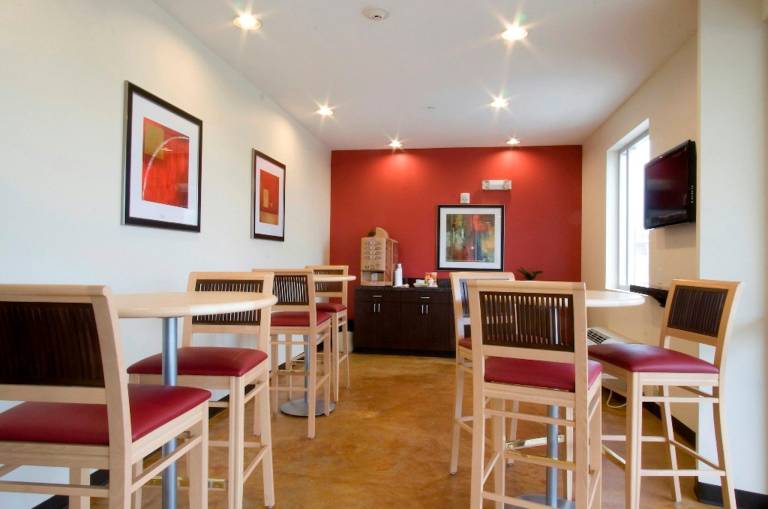 Red Roof Inn & Suites Beaumont — photo 4
