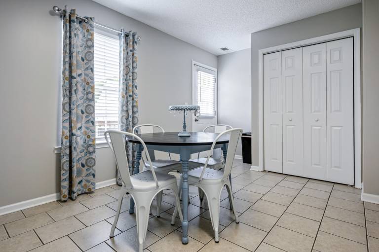Family-friendly beautiful house with patio | Dogs allowed — photo 4