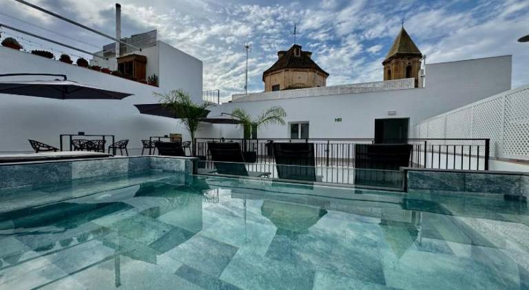 Rental apartment with garden, terrace & pool | Next to Alcázar of Jerez de la Frontera | Pets are welcome — photo 2