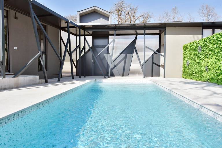 Villa with garden, patio & grill | Pet-friendly — photo 3