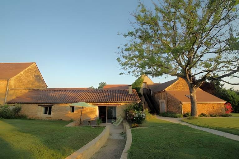 Child-friendly pleasant house with pool, barbecue & garden | Garden view | Dogs allowed in Gaillard