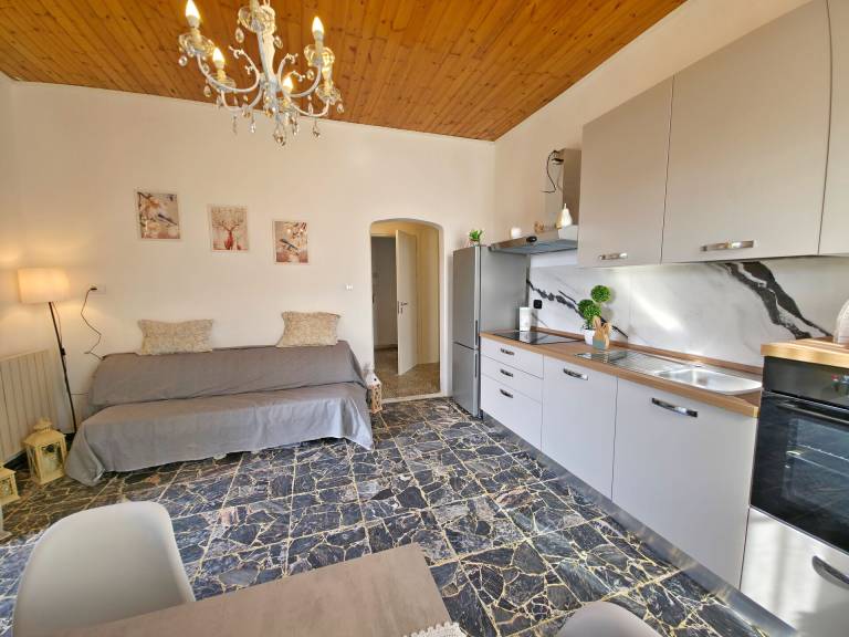 Children-friendly villa with terrace, BBQ & yard | Pets allowed — photo 5