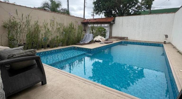 House with pool — photo 3