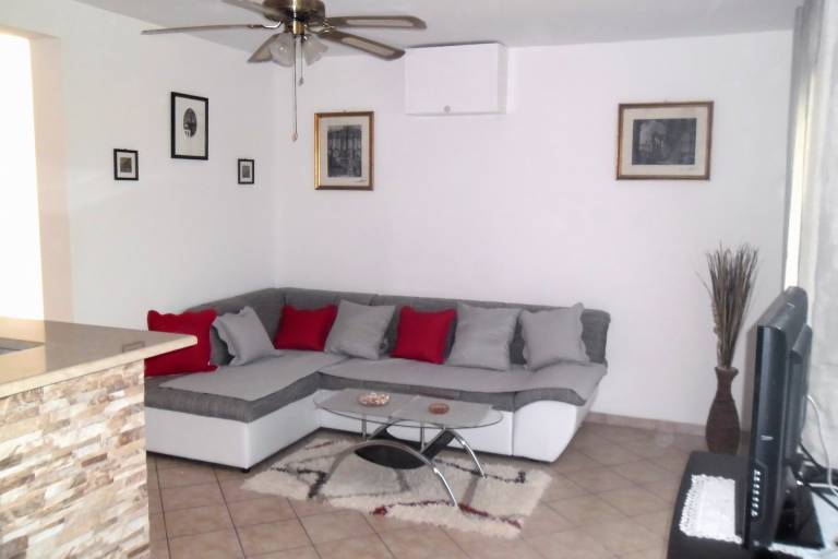 Three bedroom apartment with terrace and sea view Splitska, Brač (A-2923-b) — photo 2