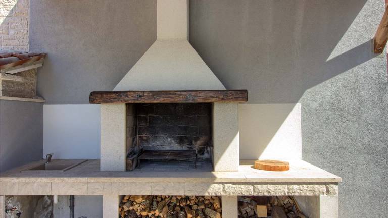 Villa with barbecue, patio & pool — photo 4