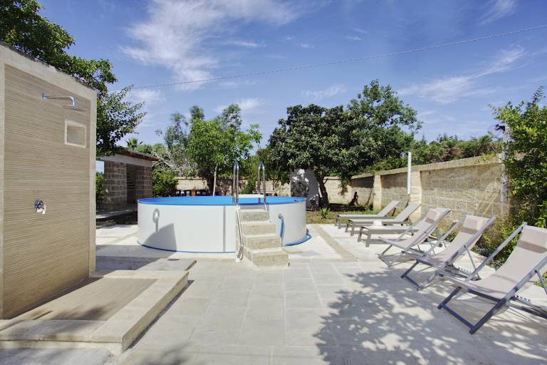 Villa with barbeque, yard & private pool — photo 2