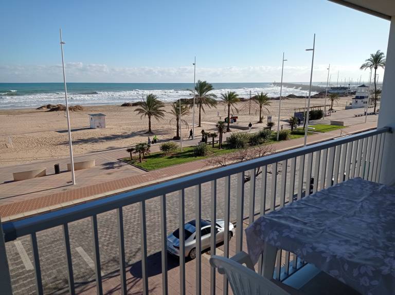 Rental apartment with terrace, yard & pool | Beach view in Gandia