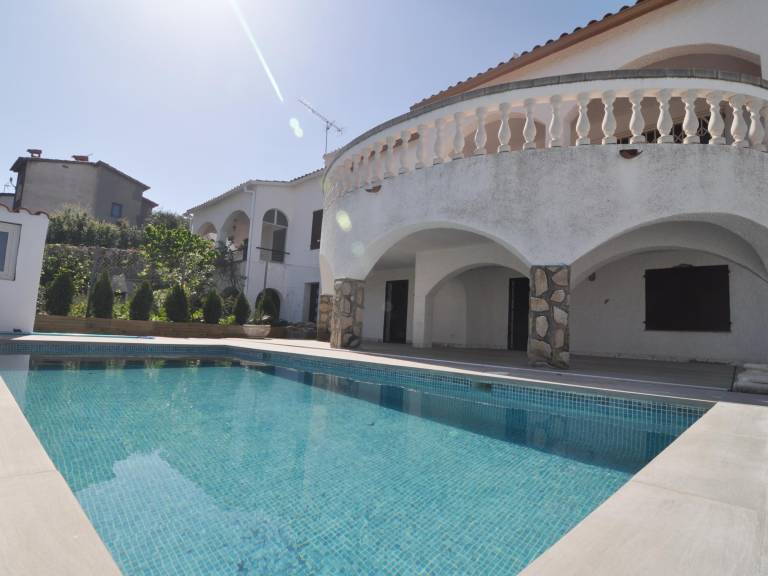 Villa with BBQ & private pool — photo 3