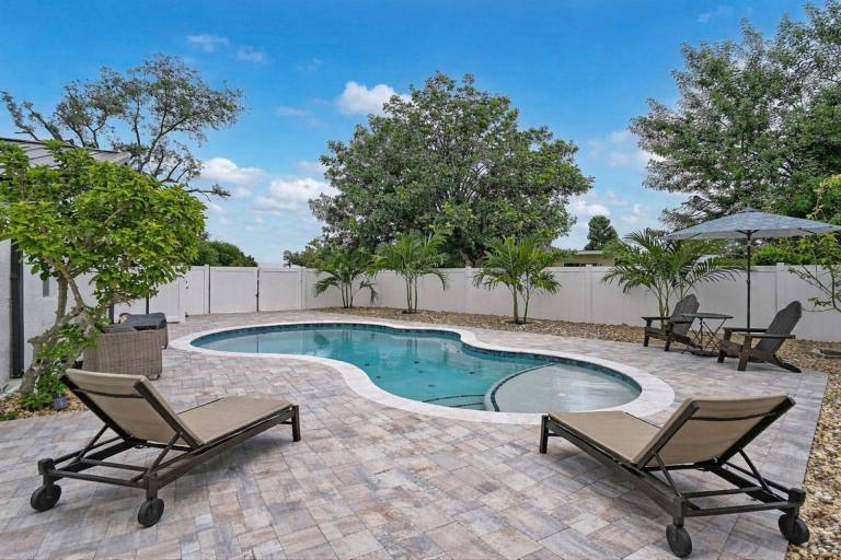 Fully equipped pleasant vacation home with barbeque, private pool & hot tub | Dogs allowed in Bradenton, FL