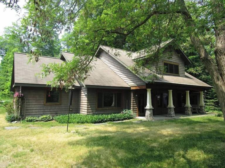 House  Burt Lake