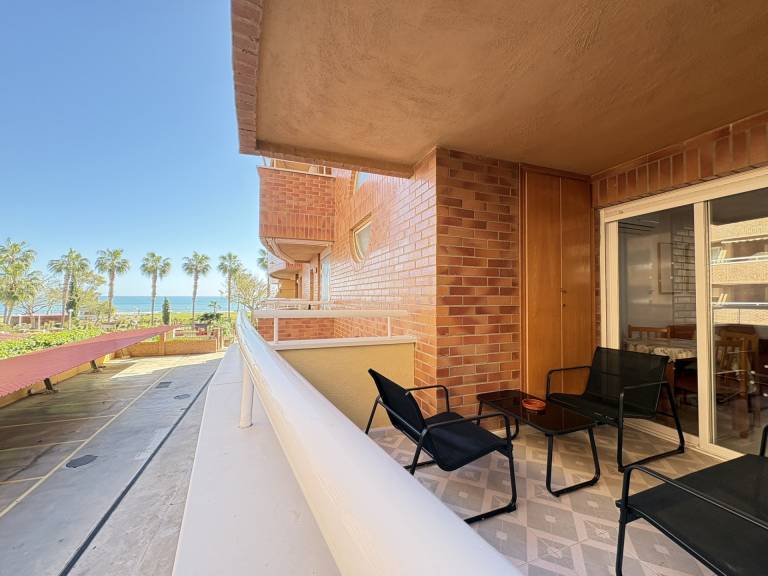 Holiday apartment with patio & pool | Sea view — photo 4
