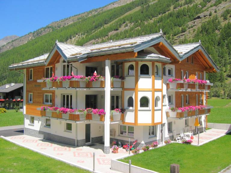 Ferienwohnung mit Hund in Saas-Fee für max. 4 Personen Ferienwohnung mit Hund in Saas-Fee für max. 4 Personen