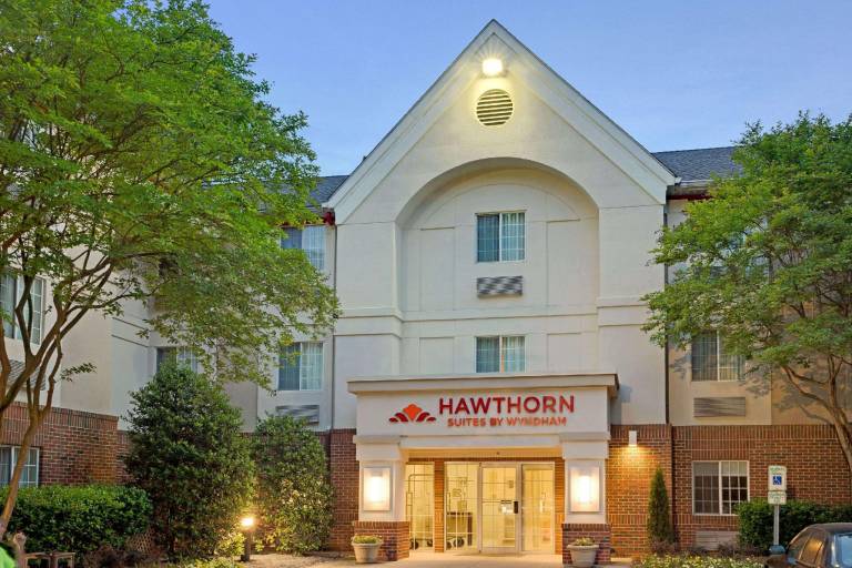 Suburban Studios Charlotte - Executive Park in Charlotte, NC