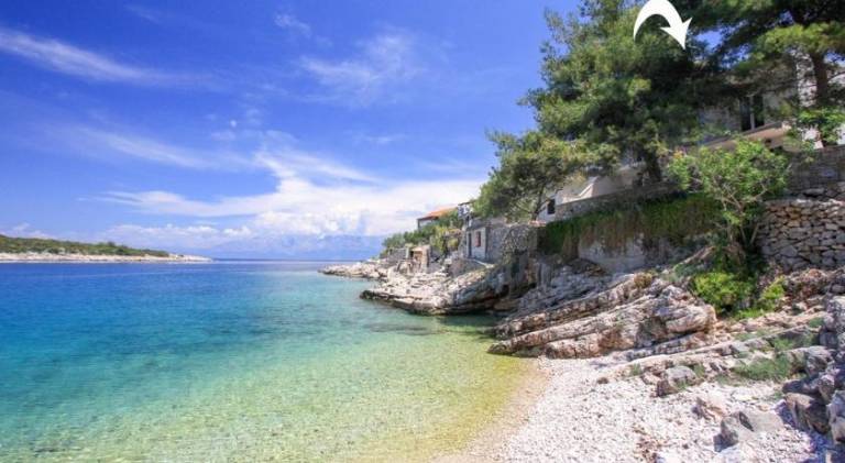 Vacation home with 5 rooms for 11 persons in Jelsa