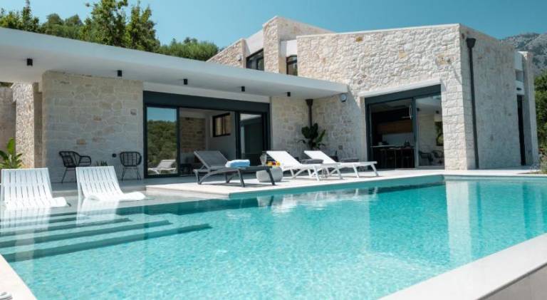 Villa with hot tub & pool in Apokoronas