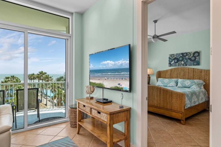 Family-friendly condo with private pool | Next to the beach | Pets are welcome — photo 3