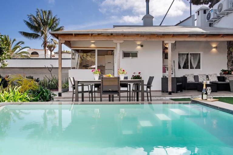 Vacation home with private pool, yard & patio | Garden view — photo 3