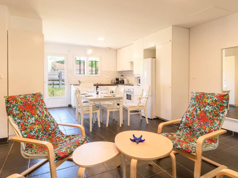 House with terrace, yard & BBQ — photo 3