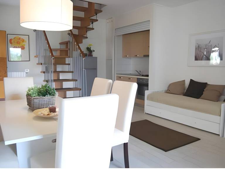 Serviced apartment with pool, terrace & yard | Pets allowed — photo 3